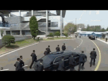 bodyguards-running.gif
