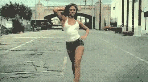 Selena chegando na academia
