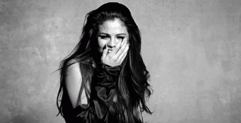 Resultado de imagem para selena gomez smiling gif