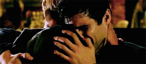 The scene when Alec feels the death of Jace was heartbreaking, I can't. All those flashback