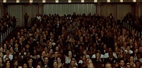 Resultado de imagem para gif de plateia