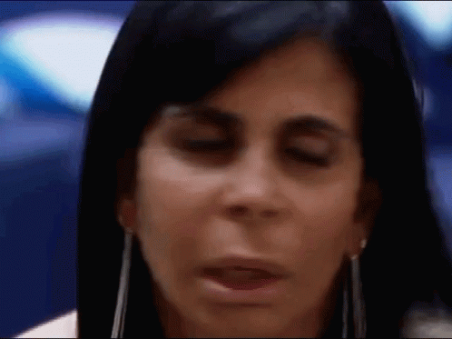 A Juliana, que reclamou do Helton semana passada, jogando do mesmo jeito hoje. O mundo dá voltas e eu não vejo a hora dela sair! Uma Juliana já foi; falta a outra. O ranço nessa temporada tá alto demais!