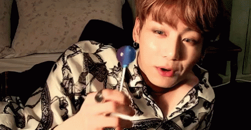 Znalezione obrazy dla zapytania jungkook gif